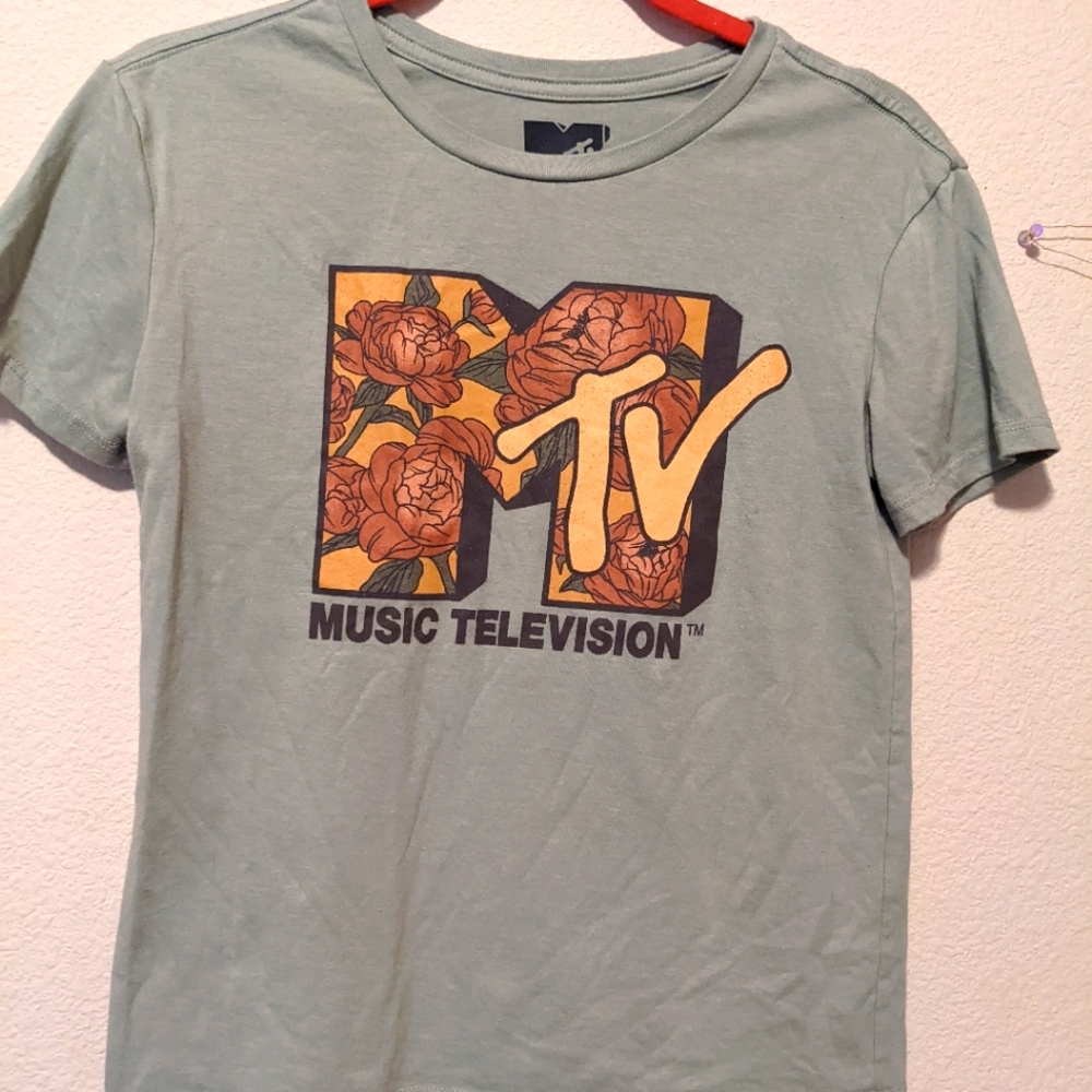 Sage green MTV tee shirt. Size small. Worn like twice. Perfect quality.